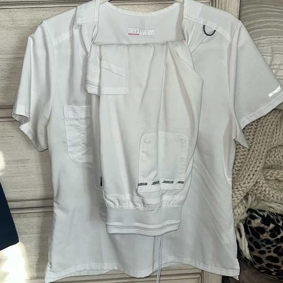 Grey's Anatomy Other - Grey's Anatomy White Medical Scrub Top and Jogger Set